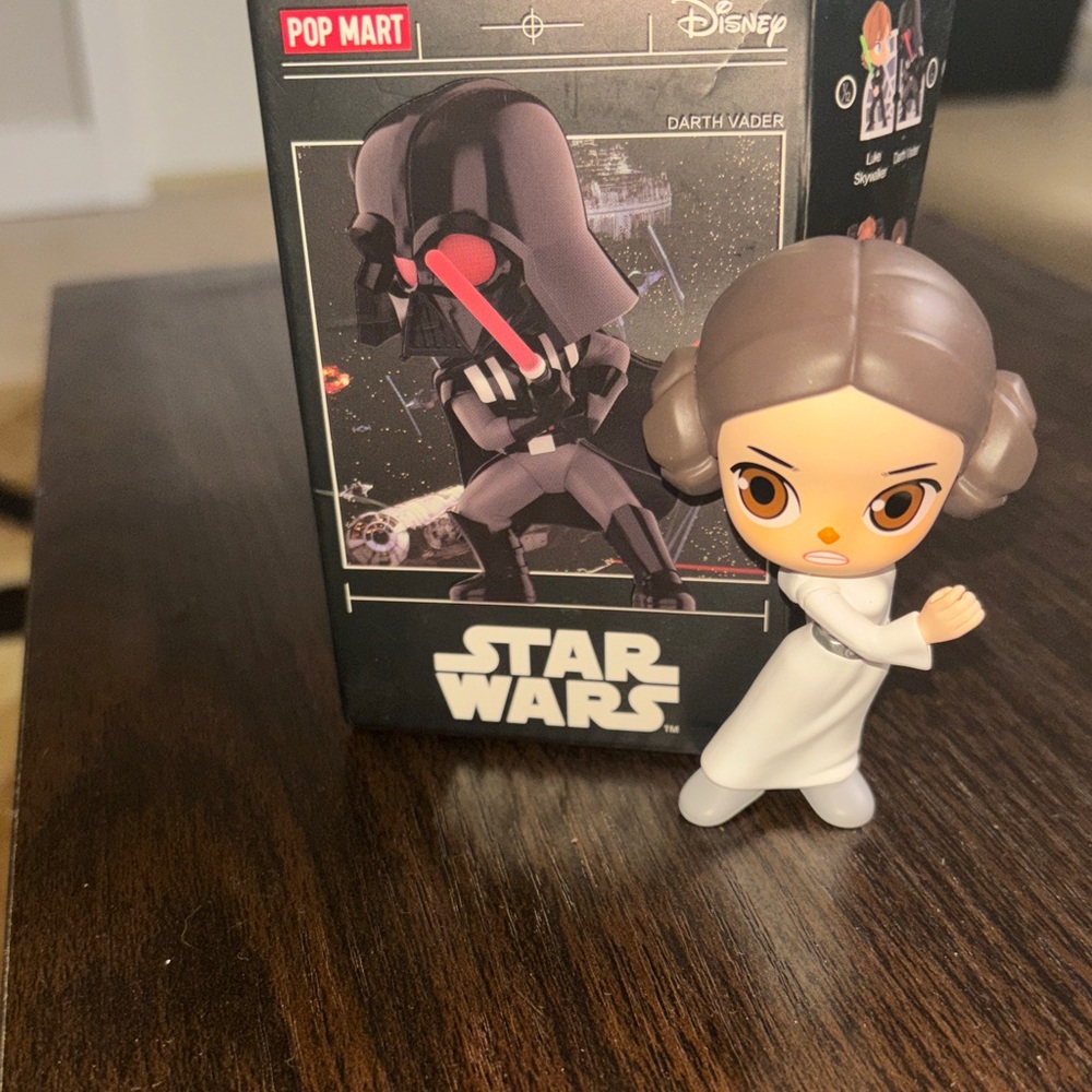 Pop mart  Star Wars Figure -lela
